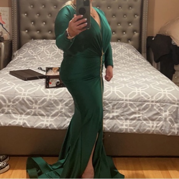 Eva Mejl Kimberly’s emerald green evening Dress - Picture 3 of 10